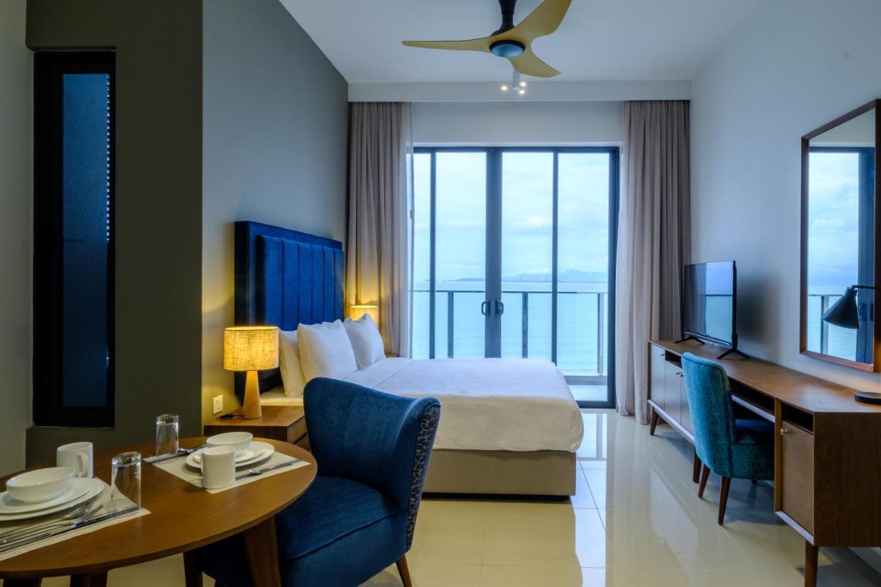 Tanjung Point Residences Танджунг Бунга Екстериор снимка